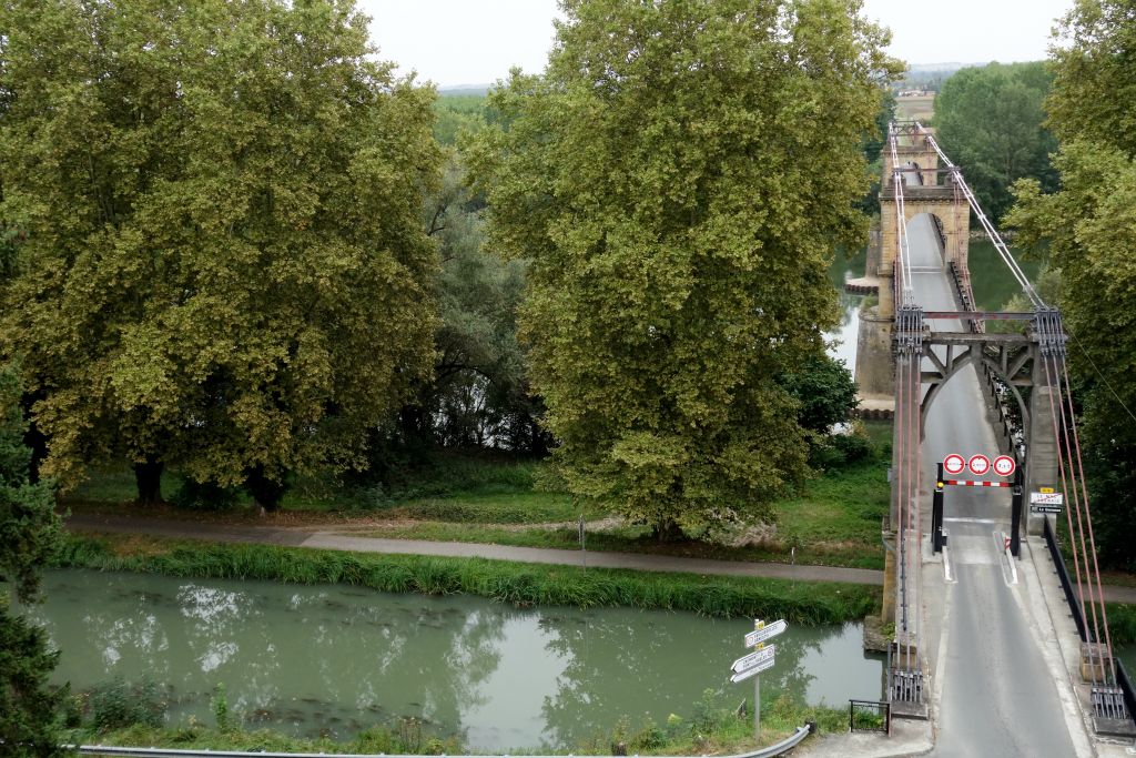 Vue sur le canal et la Garonne depuis le jardin de l'ancien château